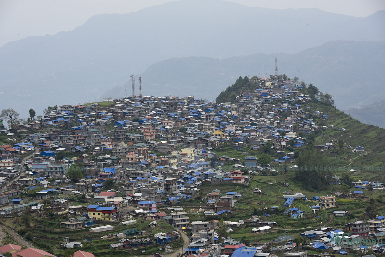 भूकम्पको इपिसेन्टर बारपाकले मौलिकता गुमाउँदै नवनिर्मित पक्कीघरहरू। तस्बिरः निशा भण्डारी