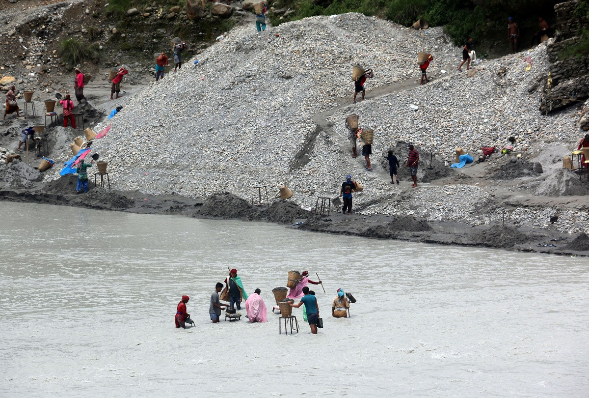 आजका तस्बिरहरू असार १९