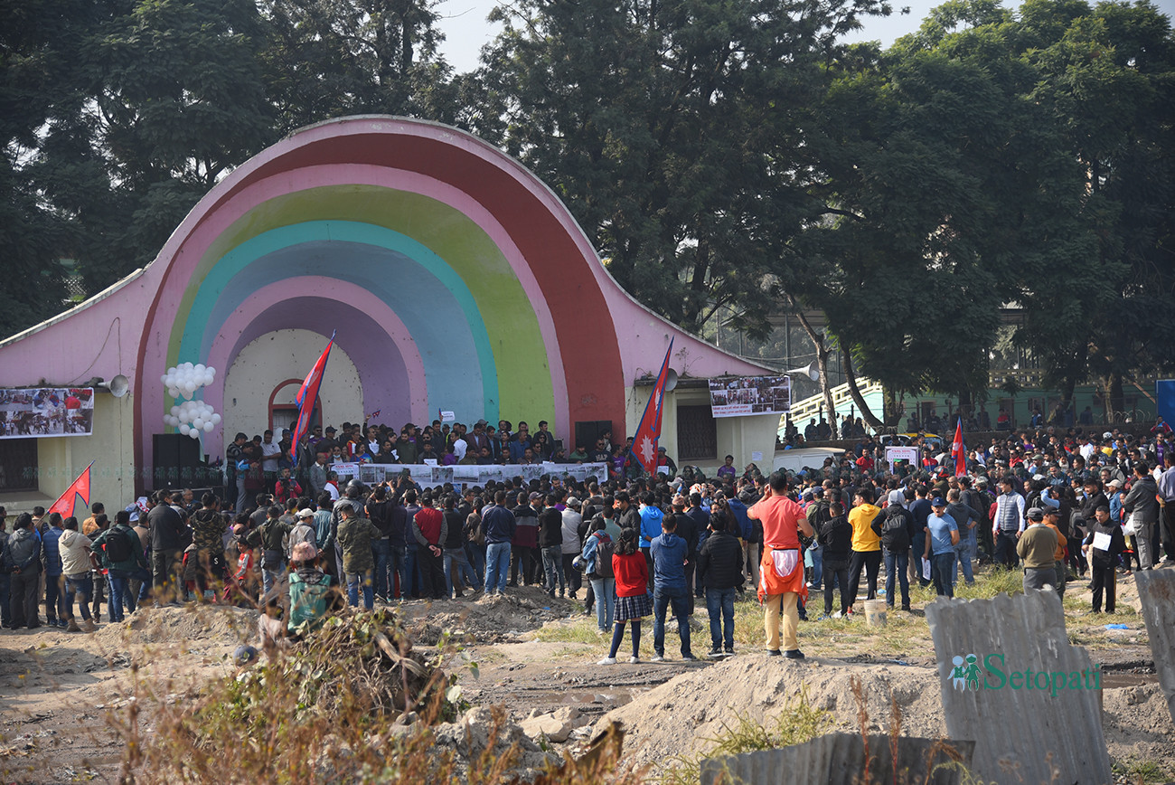 गत कात्तिक २३ गते 'अकुपाई टुँडिखेल' अभियान सुरू गर्न आयोजित सभाका सहभागीहरू। तस्बिर: निशा भण्डारी/सेतोपाटी