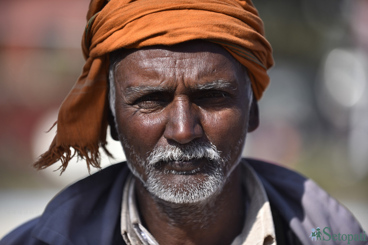 माइतीघरमा विरोध प्रदर्शनमा आएका उखु किसान सीताराम महतो। तस्बिर: नारायण महर्जन