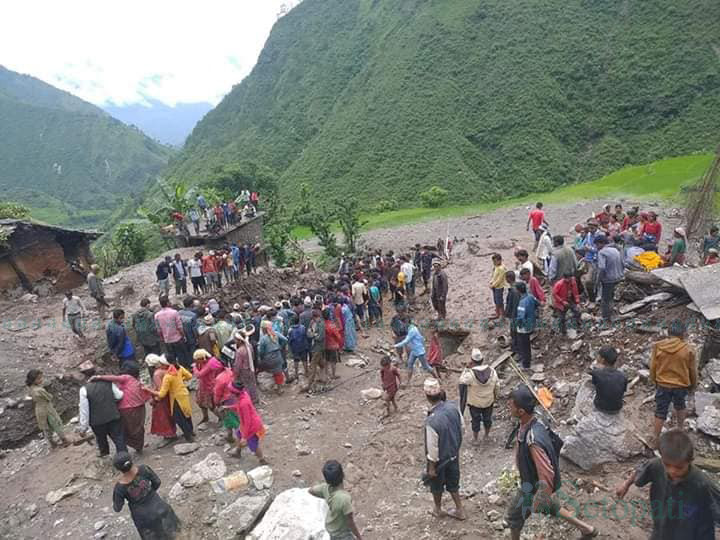 असार १९ गते राति आएको पहिरोमा बगेको बझाङको केदारस्युँ गाउँपालिका-८ को गाउँ। तस्बिर : सेतोपाटी।