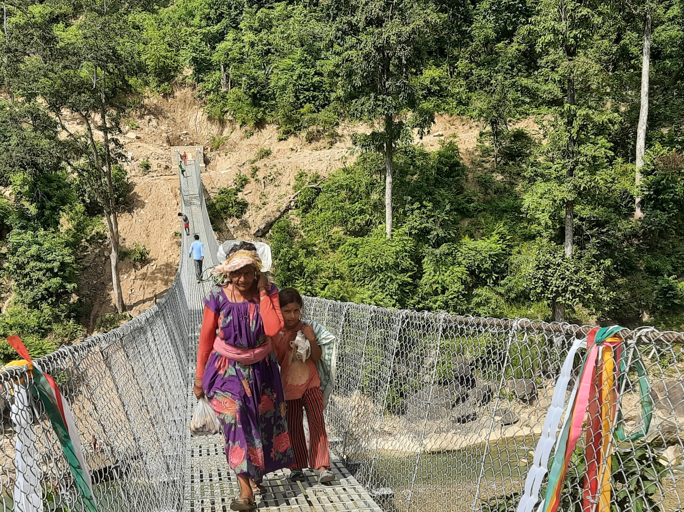 भेरीगंगा नगरपालिका–२ स्थिति छिन्चु खोलामा निर्माण भएको शनीमोर झोलुंगे पुल । तस्बिर : दिपकजंग शाही