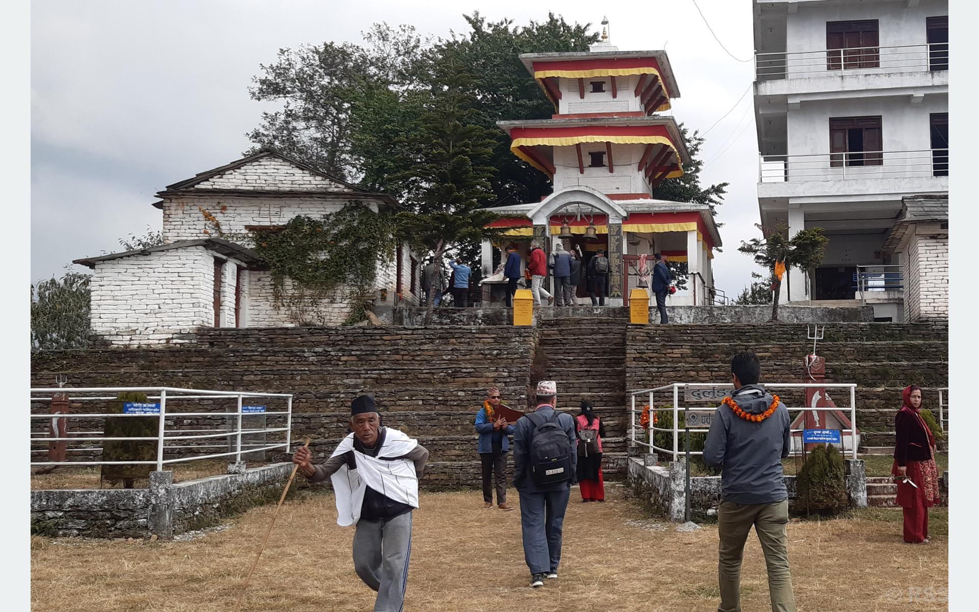 दुर्लुङकोट भूमे मन्दिर। तस्बिरः रासस