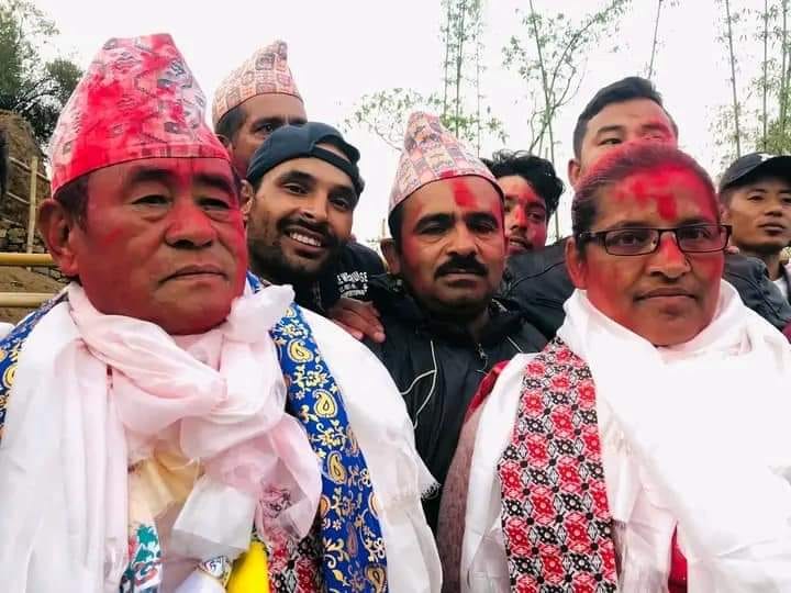 उपाध्यक्षमा निर्वाचित कृष्णकुमारी कडरिया (दायाँ)