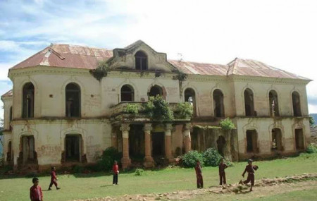 २२ से २४ से राजा रजौटाको पालामा शमसेरबहादुर शाहले सल्यानको फालावाङमा बनाउन लगाएका पुतली दरबार।