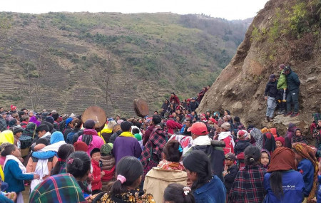 मकै बिहेको निम्ति भेला भएका लाप्राकीहरू। फाइल तस्बिर स्रोत: राज गुरुङ