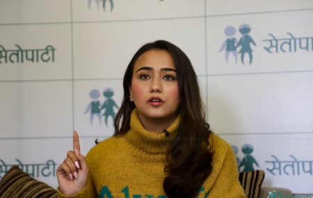 नायिका स्वस्तिमा खड्का । तस्बिर : निशा भण्डारी/सेतोपाटी