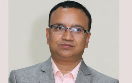 डा. अजय रिसाल।