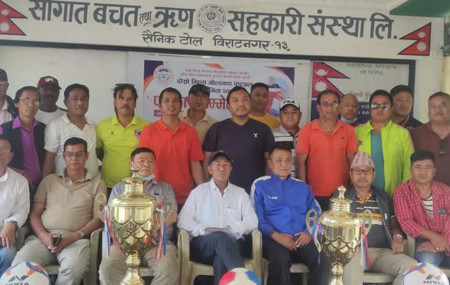 मिल्स गोल्डकपको तयारीबारे जानकारी दिँदै आयोजक। तस्बिर : सेतोपाटी