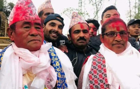 उपाध्यक्षमा निर्वाचित कृष्णकुमारी कडरिया (दायाँ)
