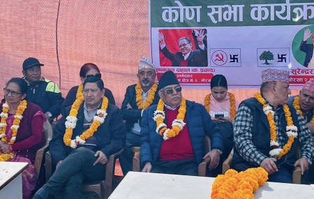 भच्चेकमा भएको कोण सभामा प्रचण्डलगायत। तस्बिर स्रोत: प्रचण्डको सचिवालय।