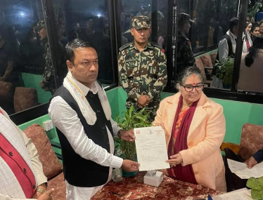 ओलीको सिफारिसमा प्रदेश प्रमुख बनेकी थिइन् झिसमिसेमै होटलमा मुख्यमन्त्रीको शपथ गराउने भण्डारी