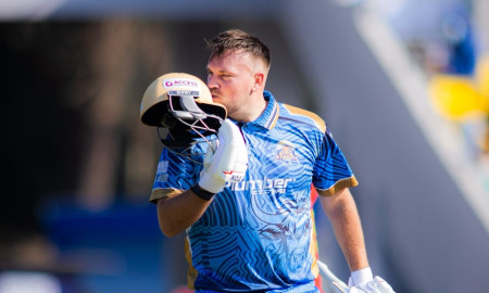 हरेक बलमा छक्का हान्ने सोचले मैदान छिरेका थिए कीर्तिमानी शतक प्रहार गरेका वाट