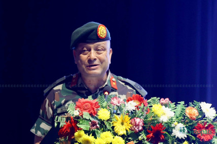 सहायक रथी मनोज थापा।