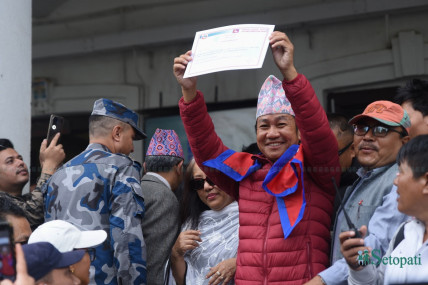 मेयर छाडेर एमालेको गढबाट चुनाव लड्ने तयारीमा हर्क साम्पाङ