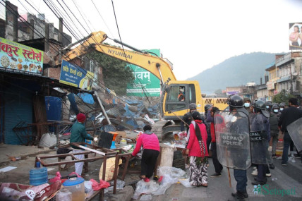 'नागरिक सरकार भन्नेले नै अदालतको आदेश टेरेन, मान्छे सुतिरहेकै बेला घरमा डोजर चलायो'
