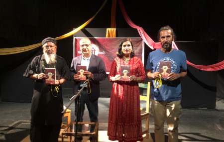 शुक्रबार आयोजित 'माधवी ओ माधवी' किताब विमोचनमा लेखक केशव दाहाल (बायाँबाट दोस्रो) र साथमा लेखक कुमार नगरकोटी (बायाँ), उमा सुवेदी र रंगकर्मी घिमिरे युवराज।