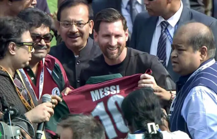 मेसीको भारत टूरमा पहिलो दिन नै हंगामा, स्टेडियममै कुर्सी र बोतल फालाफाल