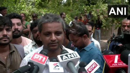 भारतको गुजरात जहाज दुर्घटनामा संयोगले बाँचेको जोडी