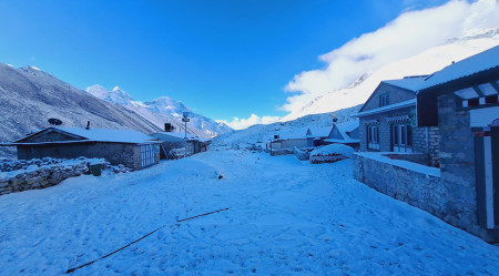 सगरमाथा क्षेत्रमा तीन दिनदेखि उडान ठप्प, लुक्ला र नाम्चेका होटलमा पर्यटक खचाखच