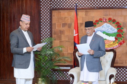 त्रिविका उपकुलपति अर्यालले लिए शपथ
