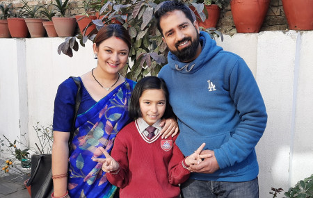वर्षा, प्रवीण र काव्या