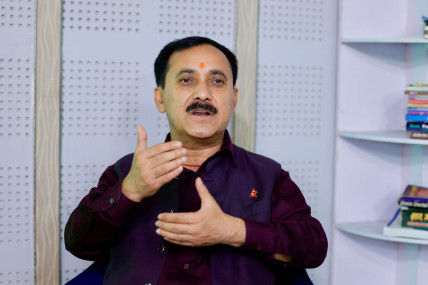 गृहमन्त्रीलाई पद छोड् भन्नु आवेग हो, राजनीतिक फण्डा मात्रै हो: विश्वप्रकाश शर्मा (अन्तर्वार्ता)