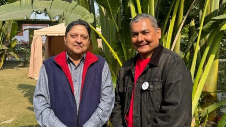 दोषजति दुर्गा प्रसाईंको टाउकोमा थोपरेर टक्टकिँदै पूर्वराजा ज्ञानेन्द्र र राजावादी!