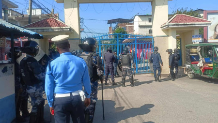 विमानस्थल नै घेराउ र आक्रमण हुने खतरा देखिएपछि कर्फ्यू लगायौं– बारा सहायक सिडिओ