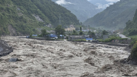 तिब्बतमा पुनः सुप्राग्लेसियल लेक विस्फोटको आशंका, ल्हेन्देको बाढीले केके गर्‍यो क्षति?