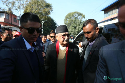 महाधिवेशन स्थल आउँदा ओलीलाई नेसनल भोलेन्टियर फोर्सको सुरक्षा (तस्बिरहरू)