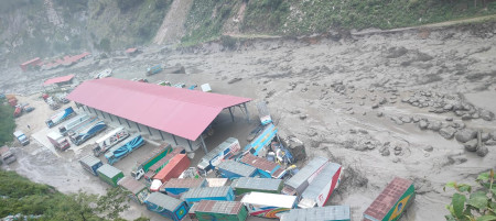 एक बिहानमै ध्वस्त भयो ३ अर्बमा बनेको नाका!