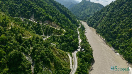 जहाँबाट खसेका थिए दुइटा बस र ६२ यात्रु (तस्बिरहरू)
