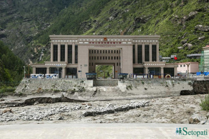 पर्वतीय क्षेत्रमा बढ्दै जोखिम, किन भइरहेछ हिमताल विस्फोट?