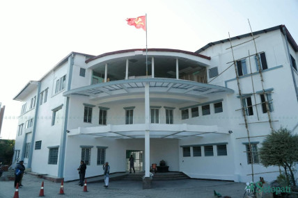 आगजनीबाट खण्डहर केन्द्रीय कार्यालय एमालेले धमाधम गर्दैछ पुनर्निर्माण (तस्बिरहरू)