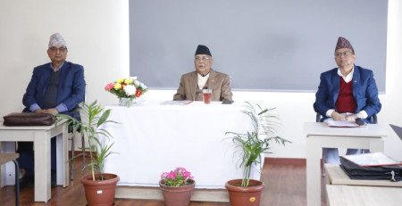 सचिवालय बैठकमा ईश्वर पोखरेलले भने– अध्यक्षमा म प्रतिस्पर्धा गर्छु