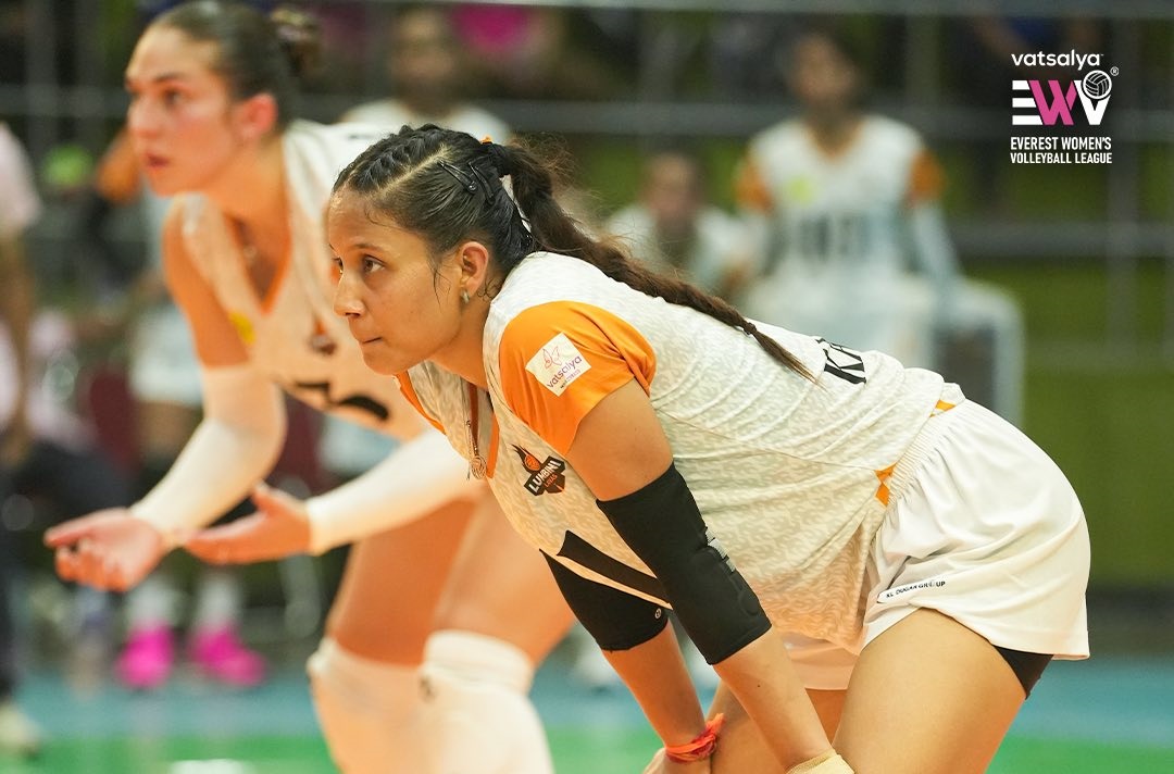 एभरेष्ट महिला भलिबल लिगका दौरान खेलाडी।