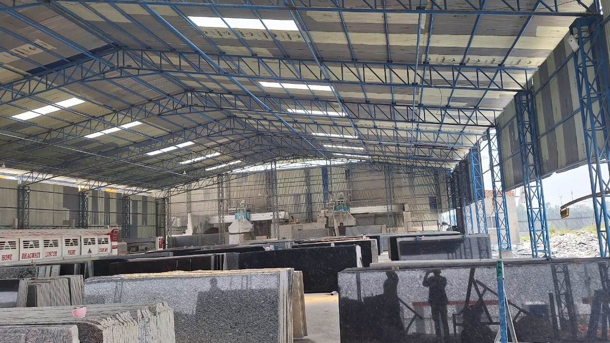 सिमरा सेजमा रहेको लक्ष्मी ग्रेनाइट उद्योगले उत्पादन गरेको ग्रेनाइट। तस्बिर भागवत भट्टराई/सेतोपाटी