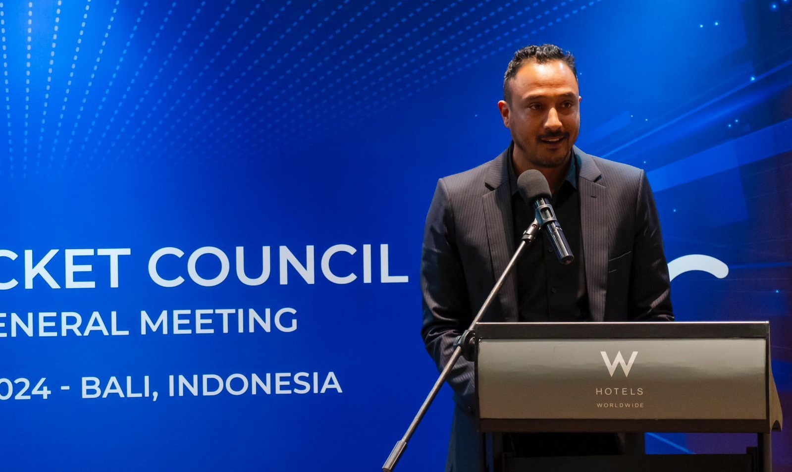 एसियन क्रिकेट काउन्सिलको वार्षिक बैठकमा कार्यपत्र प्रस्तुत गर्दै नेपाल क्रिकेट संघका सचिव पारस खड्का।