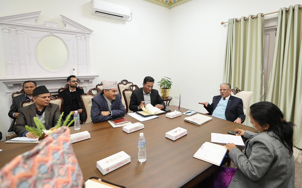 सूचना प्रविधि मन्त्रालय र ऊर्जा, जलस्रोत तथा सिँचाइ मन्त्रालयको संयुक्त समीक्षा बैठक एवं दिशानिर्देशमा बोल्दै प्रधानमन्त्री प्रचण्ड।