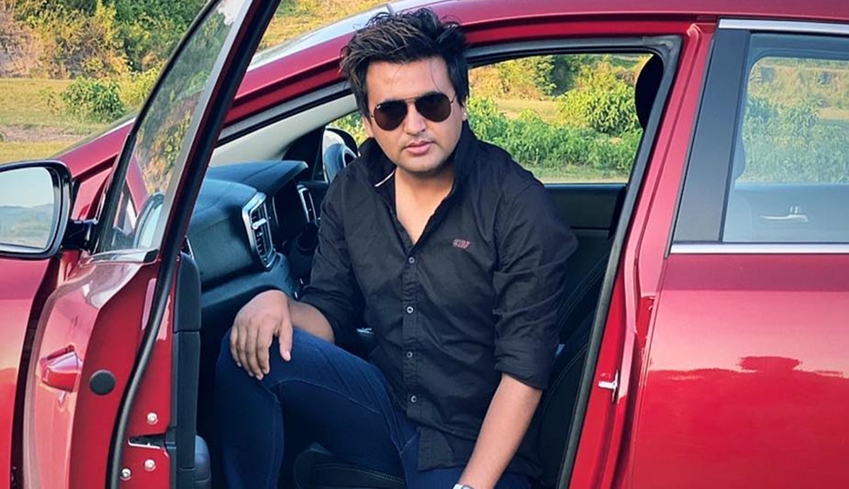 -निर्माता रोहित अधिकारी