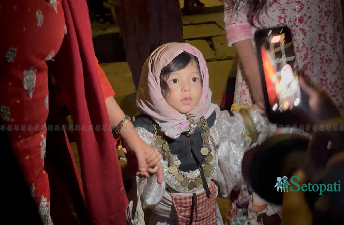 श्वेत भैरवको स्वरूपमा रिसब बनमाला। तस्बिर: सेतोपाटी