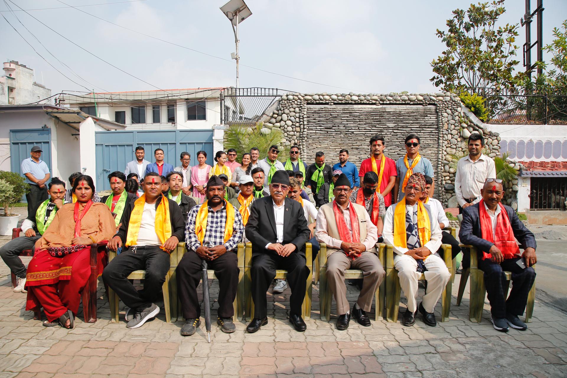 तस्बिरः माओवादी केन्द्रका अध्यक्ष पुष्पकमल दाहाल ‘प्रचण्ड’ को सचिवालय।