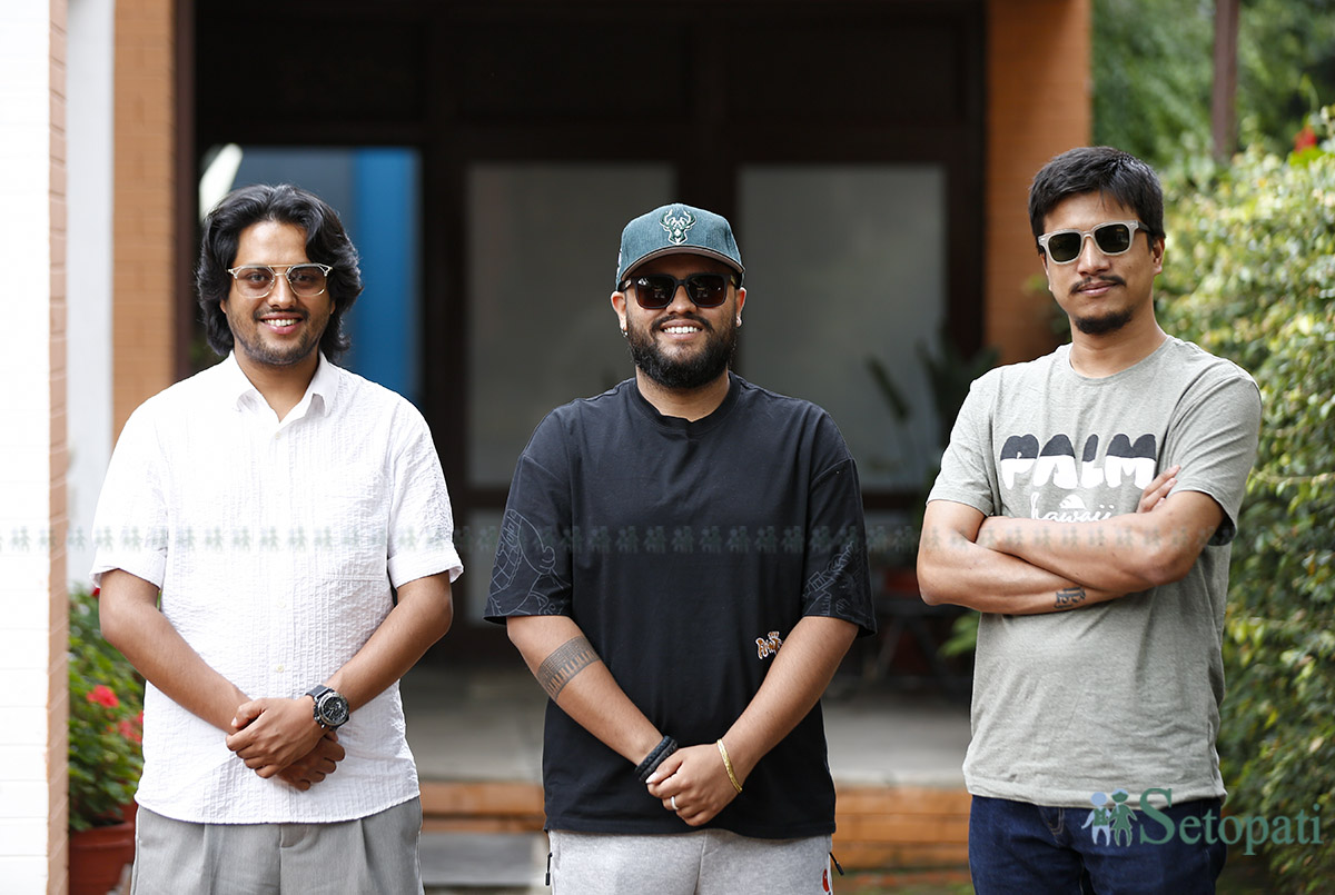 नवीन चौहान, सुजन चापागाईं र कोबिद बज्र। तस्बिर: नवीनबाबु गुरूङ/सेतोपाटी