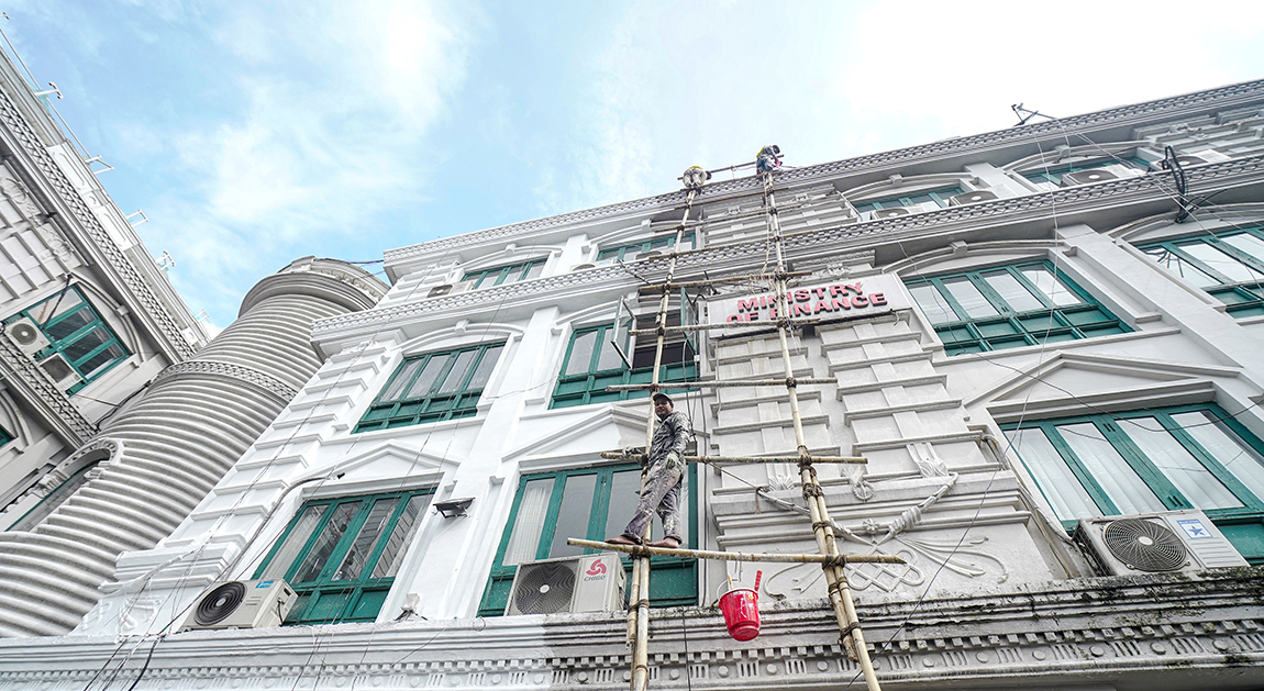 पेन्टिङको काम हुँदै गरेको अर्थ मन्त्रालय