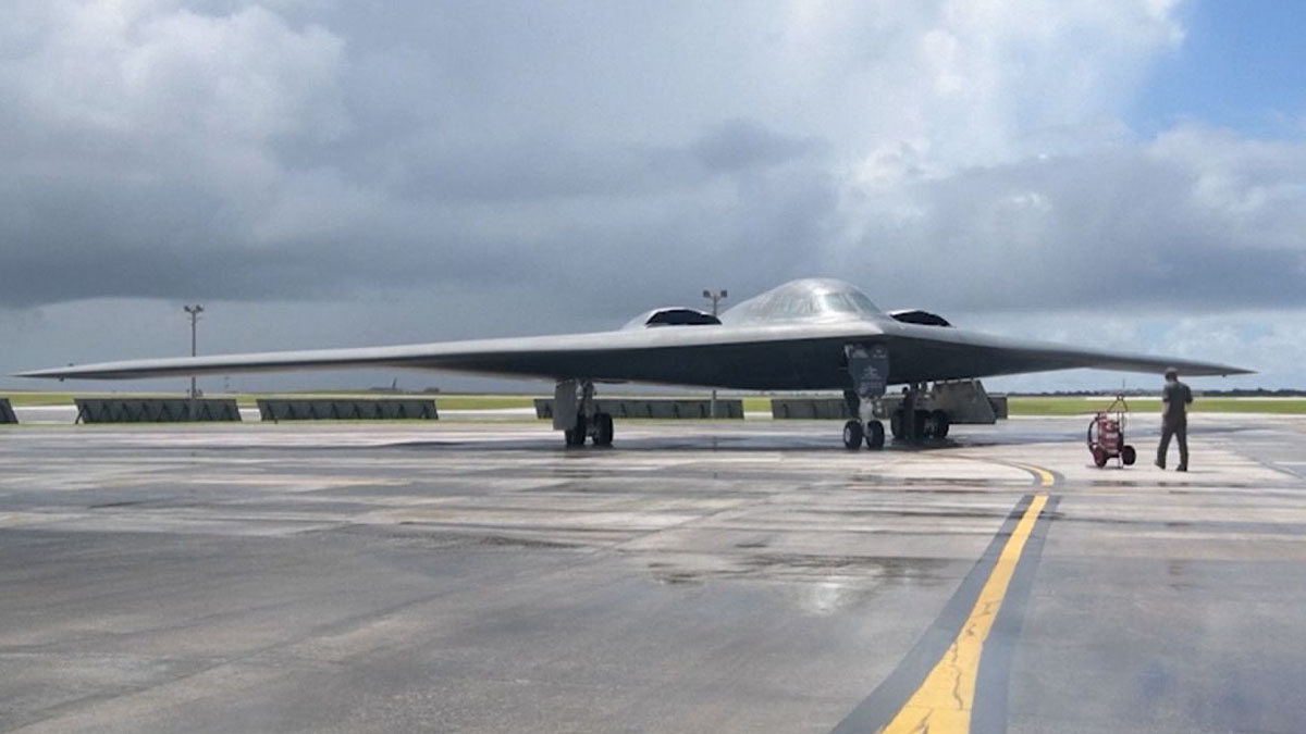 अमेरिकाले इरानी परमाणु परियोजनामाथिको हमलामा प्रयोग गरेको बि-२ बमवर्षक। तस्बिरः सिएनएन।