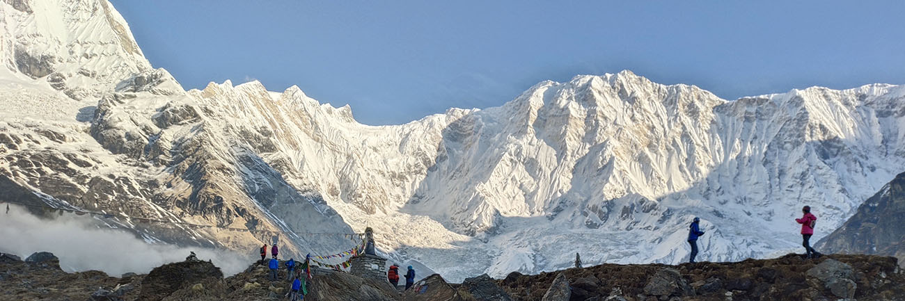 बिहानै अन्नपूर्ण बेस क्याम्पबाट खिचिएको ८०९१ मिटर अन्नपूर्ण हिमाल।