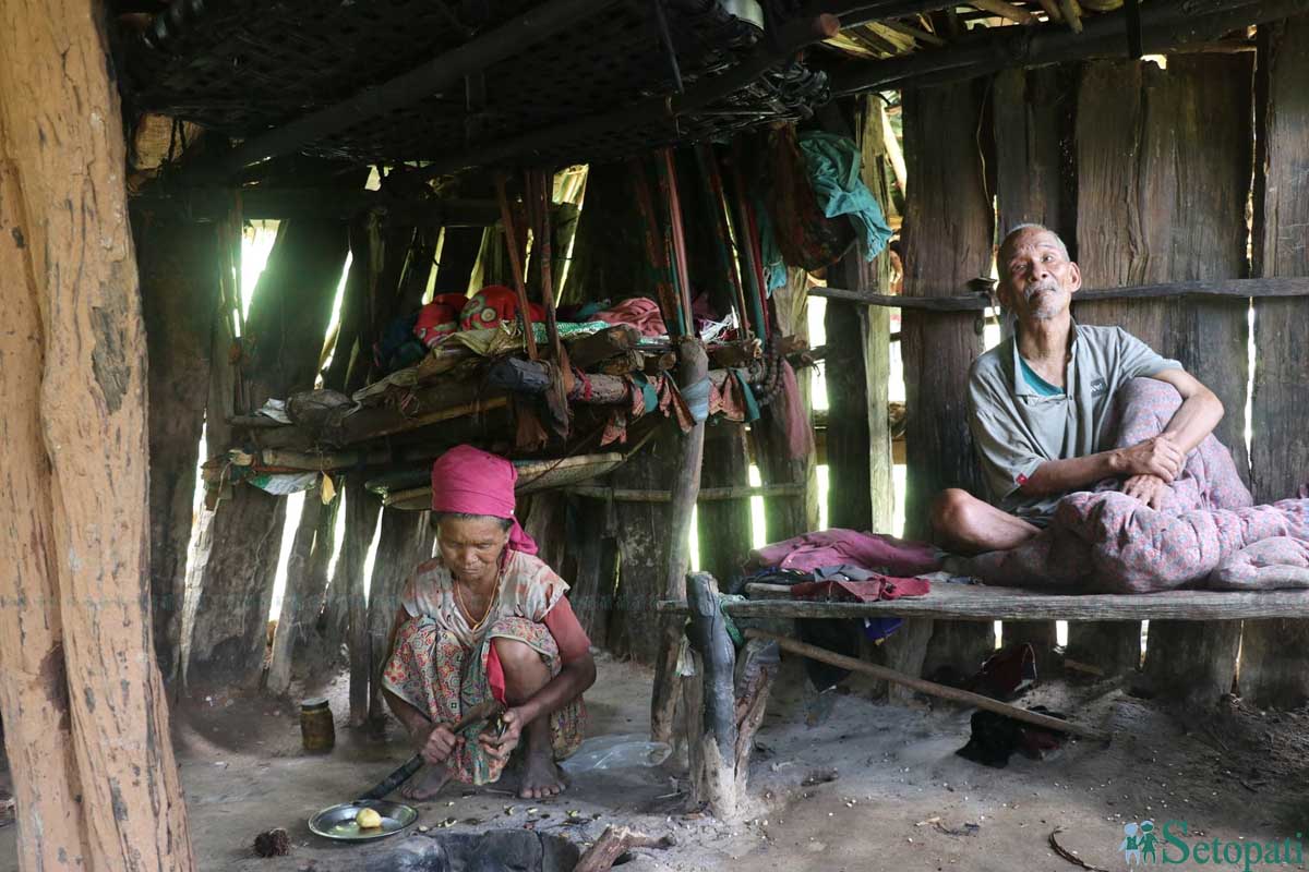 फूलमाया र शेरबहादुर चेपाङ दम्पती।  तस्बिर: राजेश घिमिरे/सेतोपाटी।