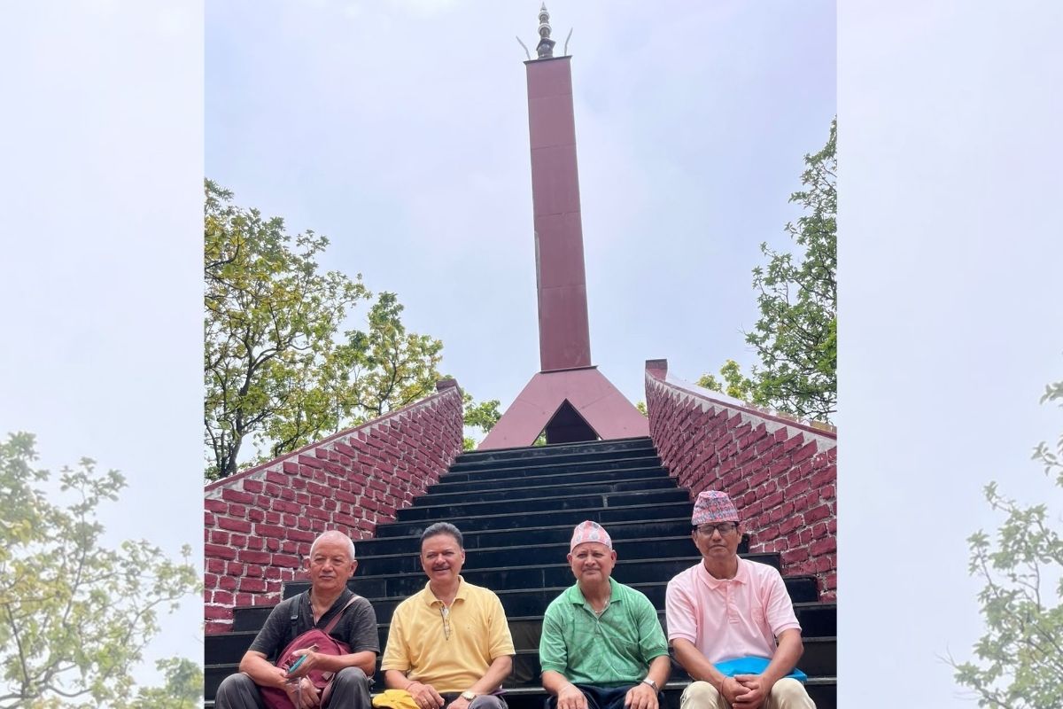 नालापानी किल्ला संरक्षणमा जुटेका देहरादूनका गोर्खाली। तस्बिर: सुरेन्द्र फुयाल